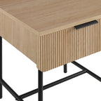 Mesa auxiliar minimalista con puertas estriadas