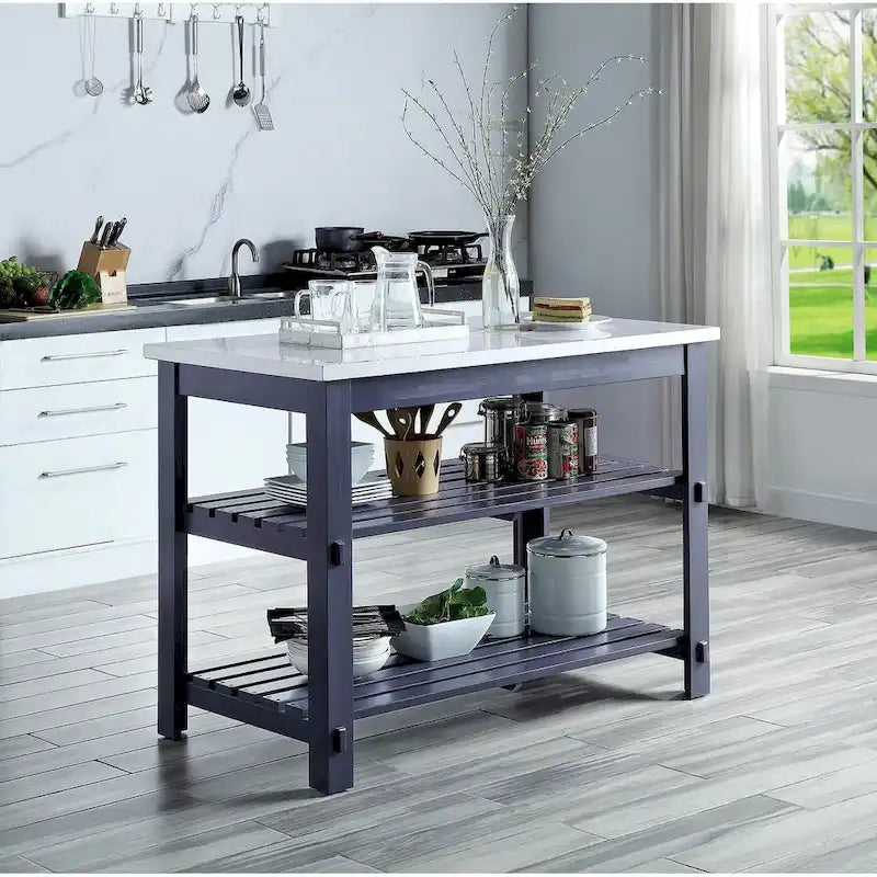 Isla de cocina con encimera de mármol y 2 estantes abiertos en blanco y gris